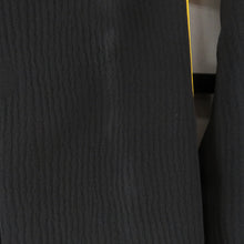 Load image into Gallery viewer, 振袖 正絹 ブラック系 黒色ｘオレンジ色ｘ黄色ｘ多色 ぼかし 花文様 刺繍入り 伊達襟付き Lサイズ 金コマ 袷 広衿 成人式 卒業式 フォーマル 身丈163.5cm