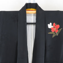 Load image into Gallery viewer, 振袖 正絹 ブラック系 黒色ｘオレンジ色ｘ黄色ｘ多色 ぼかし 花文様 刺繍入り 伊達襟付き Lサイズ 金コマ 袷 広衿 成人式 卒業式 フォーマル 身丈163.5cm