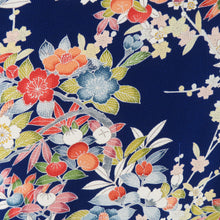 Load image into Gallery viewer, 振袖 加賀染め 毎田仁郎図案 伝統的工芸品 消失気 正絹 紺色ｘ多色 カラフル 草花文様 Ｌサイズ 袷 広衿 余り布付き 成人式 卒業式 フォーマル 身丈164cm