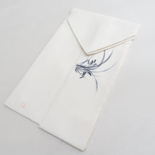 Load image into Gallery viewer, 名古屋帯 塩瀬 白色ｘ墨色 花文様 お太鼓柄 仕付け糸付き 落款入り カジュアル 正絹 仕立て上がり