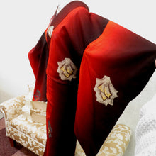 Load image into Gallery viewer, 昔着物 黒赤 薔薇 レトロモダン
