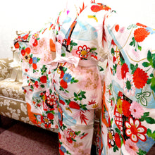 Load image into Gallery viewer, 子供着物 アンティーク 昔 子供着物 白×多色 庭園 花々 流水 女児用 四つ身 レトロ 子どもきもの リメイク 身丈118cm