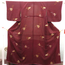 Load image into Gallery viewer, 小紋 昔 アンティーク 昔着物 黒赤 匹田 檜扇・宝袋文様 バチ衿 正絹 レトロモダン 明治・大正ロマン カジュアル 小さめサイズ 身丈150.2cm