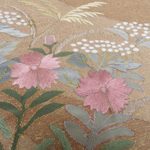 Load image into Gallery viewer, 袋帯 ベージュ系ラメ 金糸 秋草花 刺繍 六通柄 正絹 仕立て上がり 着物帯 長さ448cm