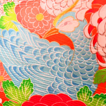 Load image into Gallery viewer, 子供着物 こども着物 白×多色 花鳥 総柄 女児用 四つ身 子どもきもの 七五三 結婚式 パーティー おひな祭り 練習用 リメイク レトロモダン