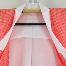 Load image into Gallery viewer, 襦袢 長襦袢 モス モスリン 綿 単衣 鹿の子模様 赤色ｘ白色 バチ衿 半衿付き 仕立て上がり カジュアル 女性着物用 身丈126cm