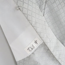 Load image into Gallery viewer, 男着物 男性用 ポリエステル 紋付羽織 着物 2点セット グレー 銀糸 菱型模様 丸に違い鷹の羽紋 成人式用 イベント 男物礼装 メンズ 身丈142cm