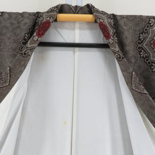 Load image into Gallery viewer, 紬 着物 大島紬 茶色ｘ黒色ｘ赤色 幾何学文様 袷 広衿 正絹 仕立て上がり着物 身丈151cm