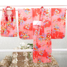 Load image into Gallery viewer, 子供着物 被布付き女児用着物 子供着物 オレンジピンク×多色 花鼓 流水地模様 兵児帯付 女児用 一つ身 きもの 晴れ着 七五三 おひな祭り イベント