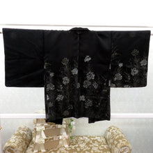 画像をギャラリービューアに読み込む, 羽織 昔 アンティーク 昔羽織 正絹 黒×銀金 植物柄 花 レトロ 和洋ミックス ちりよけ 防寒 上着 身丈77.9cm