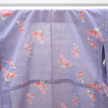 Load image into Gallery viewer, ウール着物 単衣 ラベンダーカラー地 花柄 椿デザイン バチ衿 カジュアルきもの 普段着物 ウールきもの 仕立て上がり 和洋ミックス 身丈152.8cm
