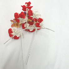 Load image into Gallery viewer, 髪飾り・かんざし 簪 4点セット 女児用 赤×白 花 つまみ細工 おこさま日本髪セット ヘアアクセサリー 七五三 キッズ