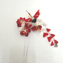 Load image into Gallery viewer, 髪飾り・かんざし 簪 3点セット 女児用 赤×白 花 鶴 つまみ細工 おこさま日本髪セット ヘアアクセサリー 七五三 キッズ