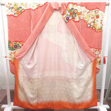 Load image into Gallery viewer, 振袖 正絹 5点セット【着物 長襦袢 袋帯 帯締め 絞り帯揚げ】重ね衿付き 朱色系 絞り 菊刺繍 古典柄 仕立て上がり 成人式 身丈160.8cm