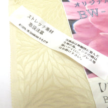 画像をギャラリービューアに読み込む, 反物 正絹 丹後ちりめん 小紋反物 無地調 地模様入り 菊尽くし 黄蘖色 きはだいろ クリーム系 着物生地 未仕立て 和裁練習 着尺 リメイクにも 縮緬 未使用品