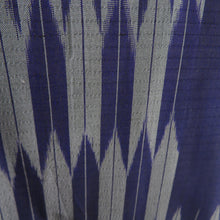 Load image into Gallery viewer, Antique Purple Purple Ar arrow Fleet Purpose Lined Bee Collar Silk Retro Meiji Taisho Romance 145cm
