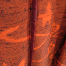 Load image into Gallery viewer, ウール着物 単衣 桔梗 織り文様 赤色 バチ衿 カジュアルきもの 普段着物 仕立て上がり 身丈155cm