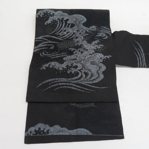 名古屋帯 アンティーク 刺繍 荒波に鯉柄 絹 九寸なごや帯 黒色 銀糸 仕立て上がり レトロ着物 長さ340cm