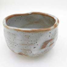 Load image into Gallery viewer, Mino Yaki Hideyama Kiln Matcha tea bowl with Shino tea bowl buns Matcha tea bowl rat brown antique / folk crafts