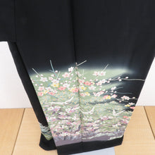 Load image into Gallery viewer, Hon Kaga Yuzen Black Tomode Oda Michiyo Tsuru on the Kaga Buns Pure Silk Lined Lined Collar Historic Wing Introduction Writer Kaga Yuzen Dyeing Former Kimono Formal Tailor 157cm