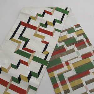名古屋帯 博多織り 幾何学模様 綿 白色ｘ赤色x緑色 金糸 六通柄 仕立て上がり 松葉仕立て 着物帯 長さ353cm