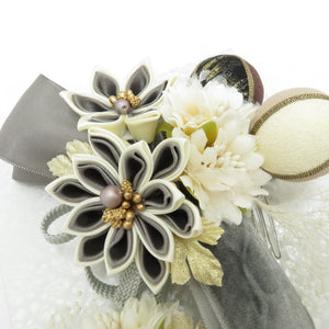 髪飾り・かんざし 振袖用 つまみ細工 花 ×グレー×オフホワイト 飾り玉 成人式 卒業式 結婚式 フォーマル てしごと