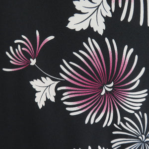 小紋 乱菊模様 黒色ｘ白ｘダークピンク色 洗える 袷 広衿 ポリエステル100％ カジュアル 仕立て上がり着物 身丈165cm 美品
