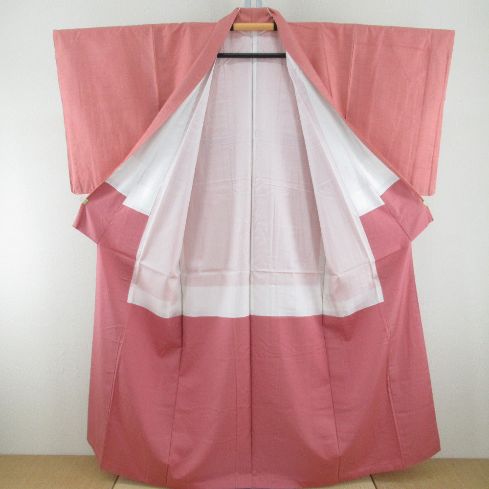 紬 着物 色無地 袷 広衿 桃色 正絹 一つ紋 仕立て上がり 身丈155cm 美品 【キモノオフ野々市若松店】 紬 着物 色無地 袷 広衿 桃色 正絹 一つ紋 仕立て上がり【中古