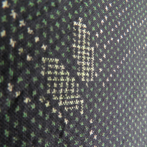 紬 着物 大島紬 深緑色 一元式の絣 袷 広衿 松ぼっくり模様 正絹 カジュアル着物 仕立て上がり 身丈156cm 美品