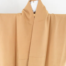 Load image into Gallery viewer, Color plain lined wide collar Yellow pure silk one crest wooden crest Kaga Yuzen Masayoshi Oshiida Slutrifying Kimono height 162cm