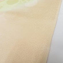 Load image into Gallery viewer, 帯揚げ 丹後ちりめん 正絹 コーラルピンク×クリーム色ぼかし 絹100％ フォーマル カジュアルにも 日本製 長さ183cm