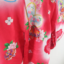 Load image into Gallery viewer, 子供着物 女の子用 被布・襦袢セット 一つ身 赤桃色 絞り 箔 桜毬模様 正絹 フォーマル 3歳 女児 七五三 祝着 子供きもの 身丈65cm