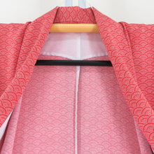 画像をギャラリービューアに読み込む, 小紋 単衣 青海波模様 赤色ｘ白色 広衿 正絹 カジュアル 身丈153cm