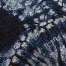 Load image into Gallery viewer, Japanese accessory dyeing goodwill cotton cotton curtain squeezed squeezed squeezed squeezed indigo cotton x Aomi waves 88 × 158cm kimono accessory hand -dyed