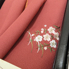 Load image into Gallery viewer, Furoshiki Kosa 3 -piece set Sakura embroidery Crepe Box Furoshiki Fukusa Kazu Souvenir Sakura Fabric