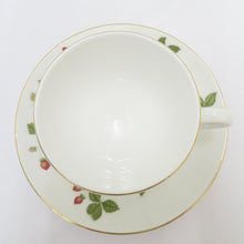 Load image into Gallery viewer, WEDGWOOOD Wedge Wood Tableware WILD Strawberry Wild Strawberry Cup &amp; Saucer Lee Cup Cup Cup 2 Pair Box available