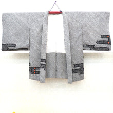 Load image into Gallery viewer, Haori silk squeezed black x white x red kimono coat kimono kimono kimono kimono kimono kimonos