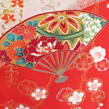 Load image into Gallery viewer, Children&#39;s kimono girls and sets and sets and sets red x green glitter foil fading fans on crane formal girls Shichigosan celebration children&#39;s height 86cm