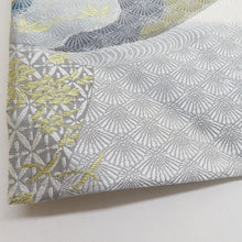 Load image into Gallery viewer, Hakuso Nishijin Ori -Oribe Hirobe Corporation on the Wave of Flower Crest Gold Silver Thread White X Gray x Blue Six Pattern Pure Kimono Length 440cm