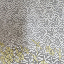 Load image into Gallery viewer, Hakuso Nishijin Ori -Oribe Hirobe Corporation on the Wave of Flower Crest Gold Silver Thread White X Gray x Blue Six Pattern Pure Kimono Length 440cm