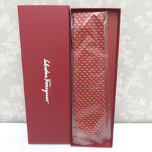 Load image into Gallery viewer, SALVATORE FERRAGAMO Salvatore Ferragamo Tie Ochigo Total Pattern Itoen Red Silk 100 % Box Not Sale Length 146cm Unused