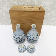 Load image into Gallery viewer, Kutani ware antique / folk crafts Kukatani pottery sake ware alignment Tokuri cup 4 -piece set joint box available