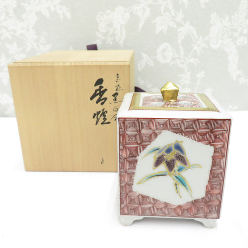 Kutani ware antique / folk crafts Taeki Kazuki Color Black Yuri Yuri Kaorika Red Picture Box Box Ceramic Ceramics