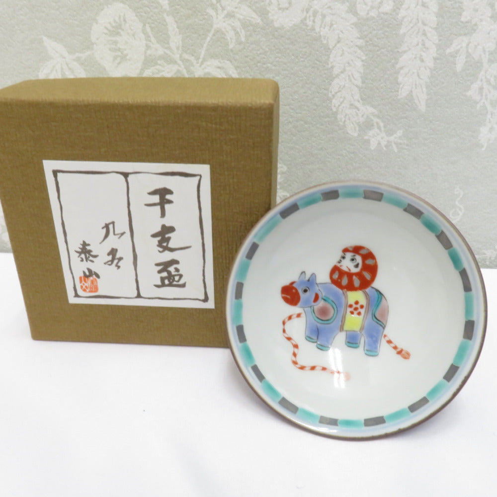 Kutani -yaki Antique / Nelepon Kutani Yasuyama Kiln Kiln Kiln Zodiac Cup Acquis Cup Ushi Course Daruma Daruma Box Box Tableware