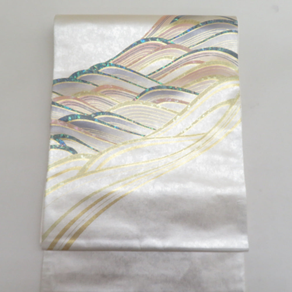 袋帯 正絹 螺鈿入り 波模様 パール系 ゴールドｘ白ｘピンクベージュｘ多色 お太鼓柄 正絹 仕立て上がり 着物帯 長さ440cm 【キモノオフ野々市若松店】 袋帯 正絹 螺鈿入り 波模様 パール系 ゴールドx白xピンクベージュx