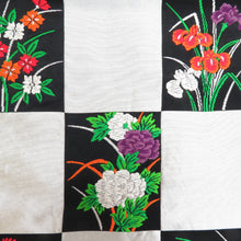 Load image into Gallery viewer, Flowers Silver in Retro Ichimatsu for kinosisa x black silver thread six -handed pattern pure silk tailoring kimono length 408cm