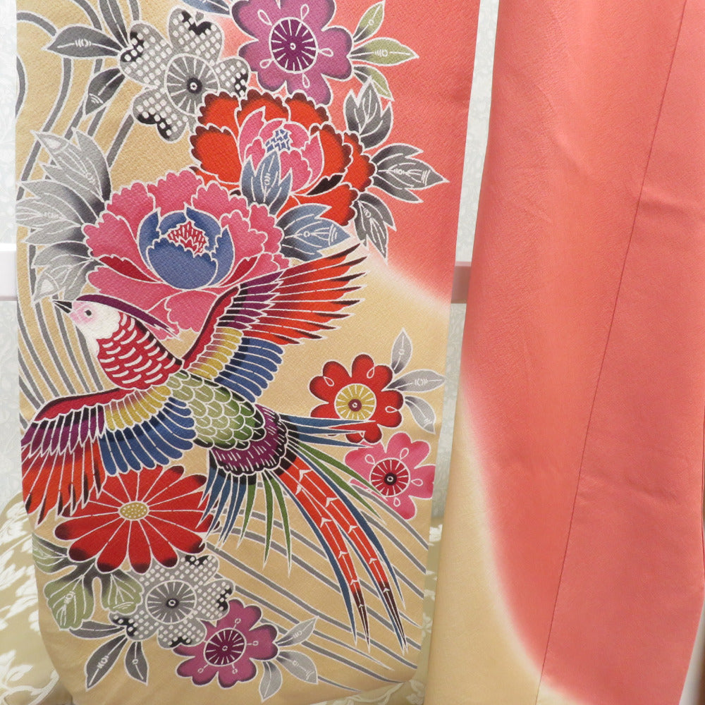 振袖 正絹 サーモンピンク×ベージュ×紫 型染め 風景 花々 袷 広衿 成人式 卒業式 舞台衣装 フォーマル 仕立上り 着物 紅型調 花鳥 身丈174.8cm 振袖 正絹 サーモンピンク×ベージュ×紫 型染め 風景 花々 袷 広衿 成人