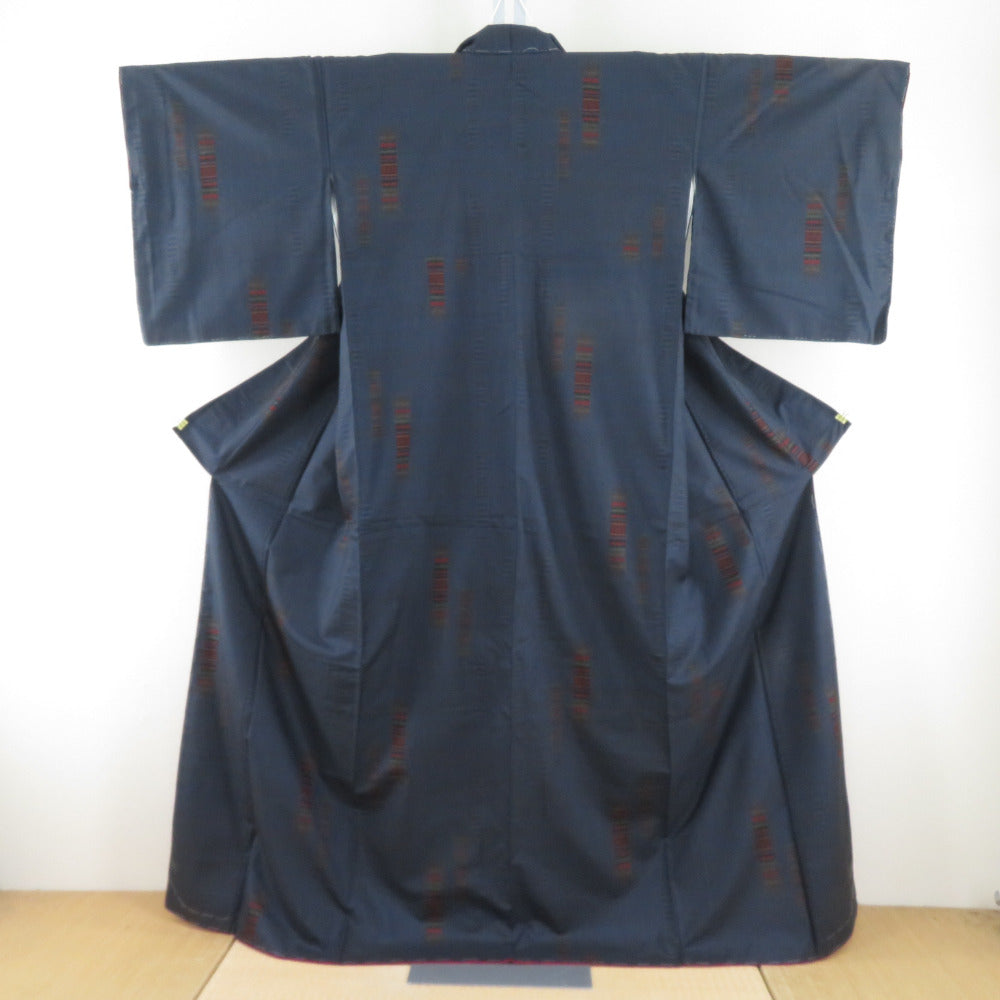 紬 着物 大島紬 横縞模様 黒色x紺色x多色 袷 広衿 正絹 カジュアル 紬 着物 大島紬 横縞模様 黒色x紺色x多色 袷 広衿 正絹 カジュアル