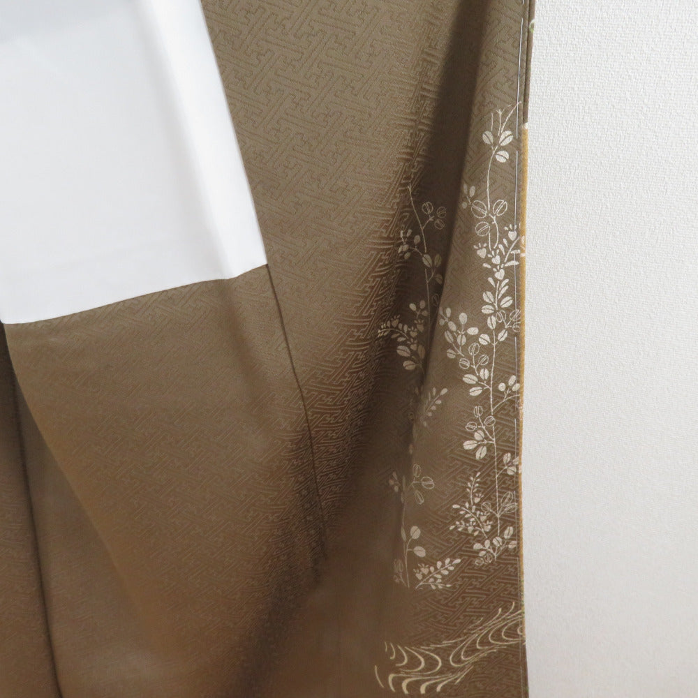 訪問着 絞り 刺繍入り 茶色x辛子色 蝶々と流水に萩紋様 一つ紋 パール