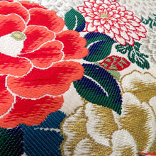 Load image into Gallery viewer, 名古屋帯 アンティーク帯 昔名古屋帯 ベージュ 多色 マルチカラー 刺繍 花々 昔帯 九寸帯 レトロモダン 明治・大正ロマン  長さ379cm